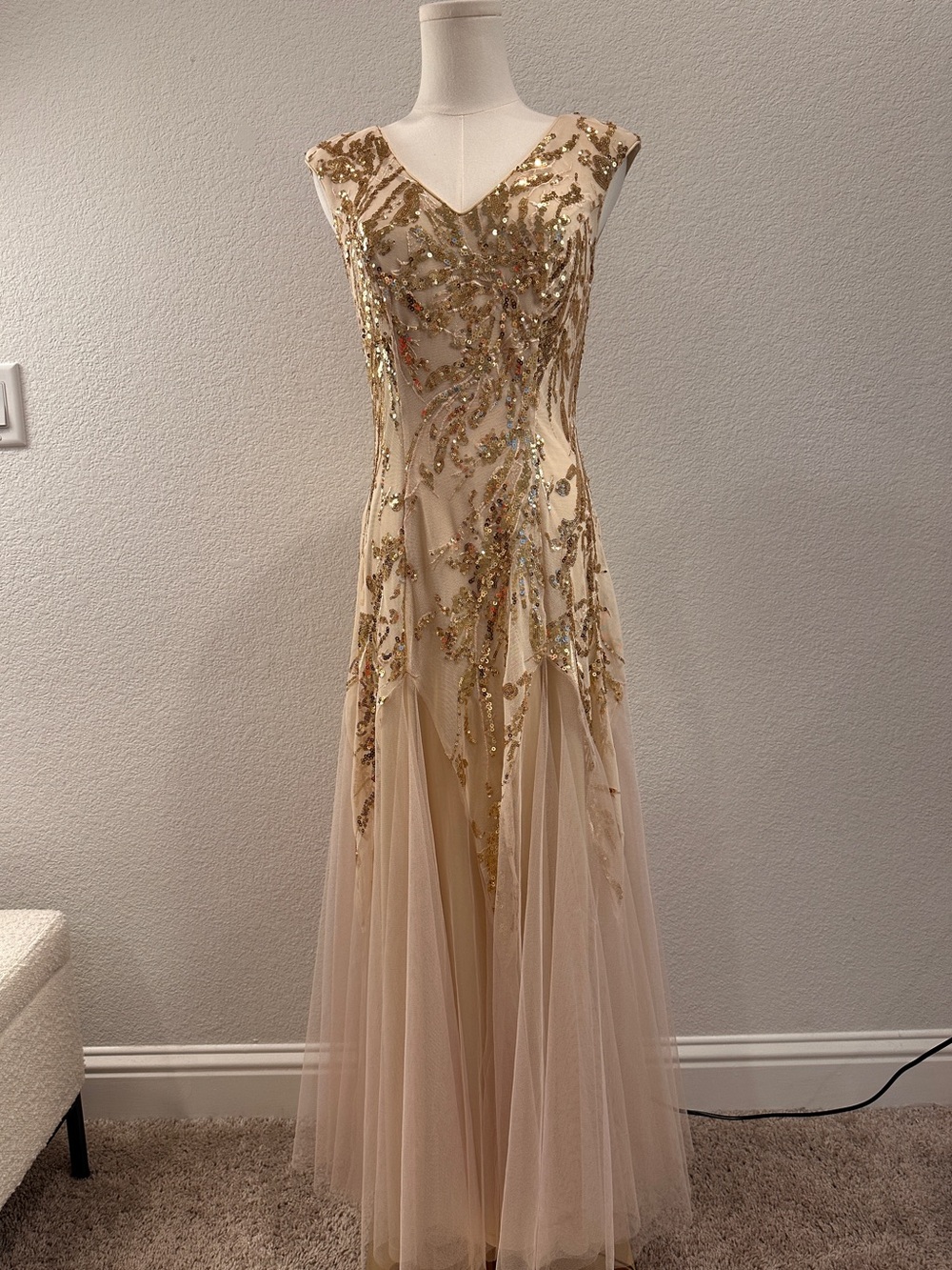 Ever Pretty Champagne & Gold Sequin Formal Gown – Size US 6 (Medium)